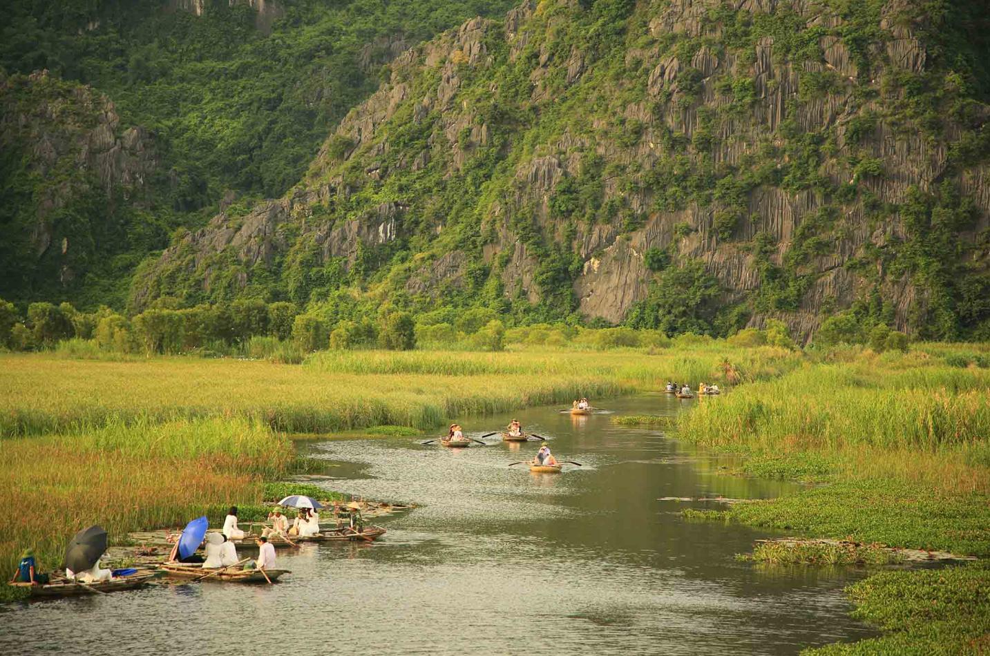 Begin your group activity day with Ninh Binh’s tranquil ambiance